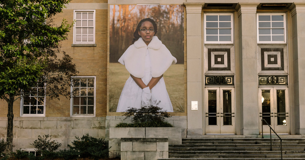 How 17 Outsize Portraits Rattled a Small Southern Town – The New York Times