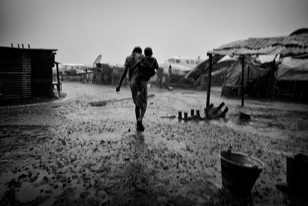 Working With NGOs: An Award-Winning Photojournalist Weighs In – Interview with Olivier Laban-Mattei | LensCulture