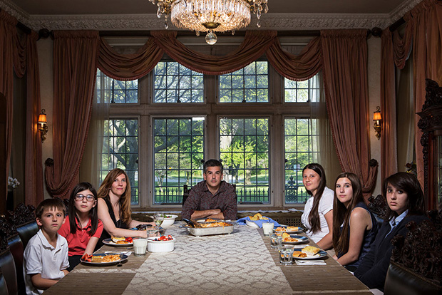 This Is What Dinnertime Looks Like in Different Households – Feature Shoot