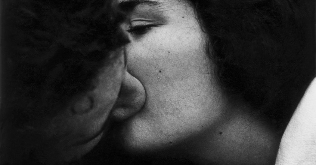 Dave Heath: A Master of Photographing Solitude – The New York Times