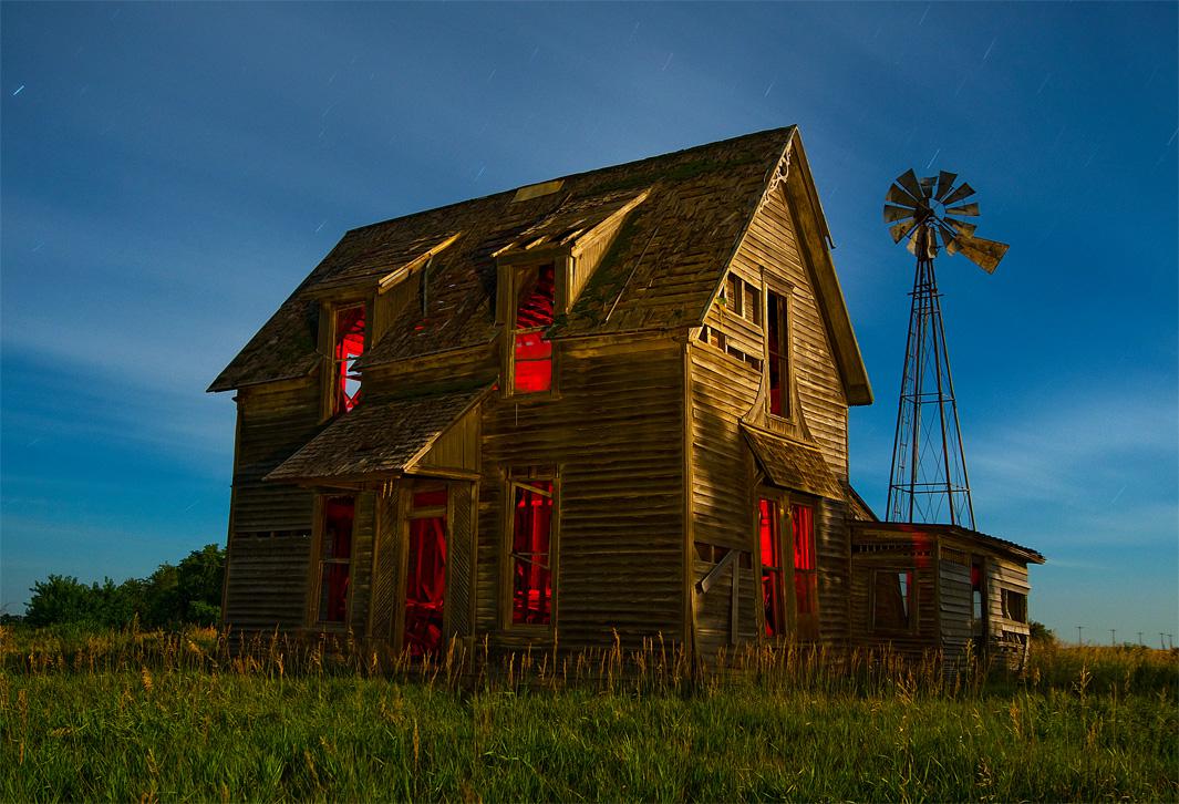 Noel Kerns uses light painting to capture ghost towns by moonlight