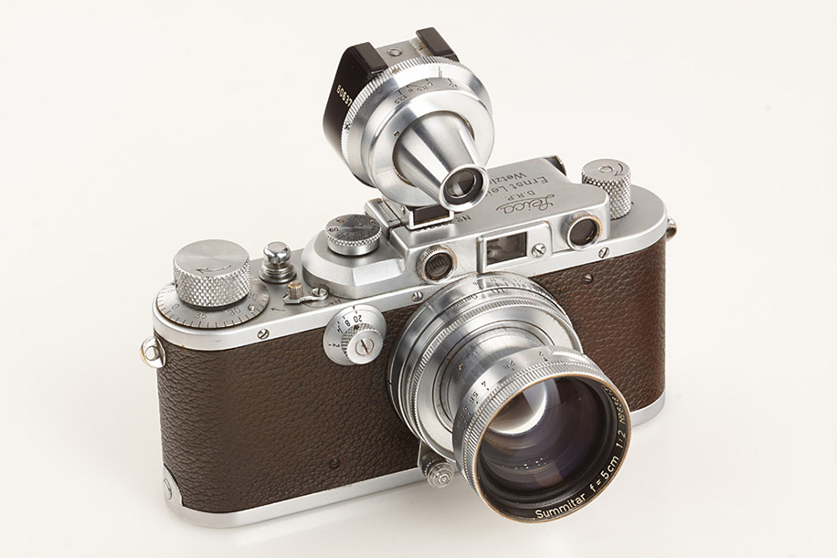 Alfred Eisenstaedt’s Leica camera and “Kiss in Times Square” photo up for sale