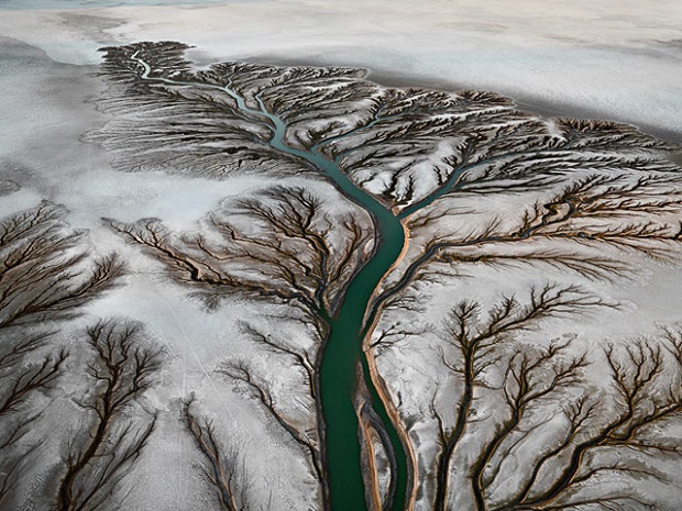 Edward Burtynsky’s Stunning Aerial Photos Examine our Relationship with Water