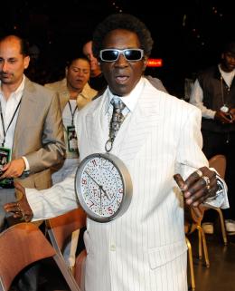 Flavor Flav denies chicken restaurant is in trouble : SFGate: Daily Dish