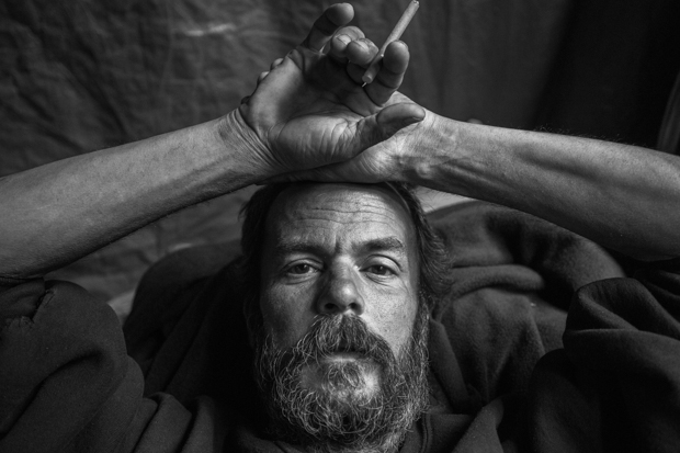 Courageous Photos from the Life of a Homeless Veteran – Feature Shoot