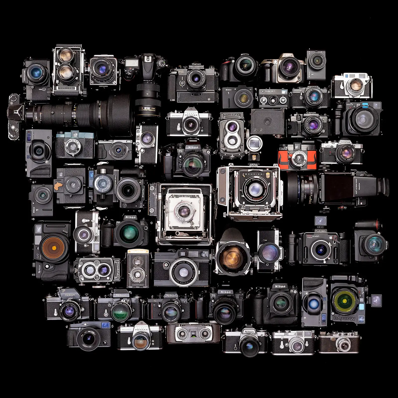 55 Frames with 55 Cameras of One Man at One Moment – By Mark van der Wal – 35mmc