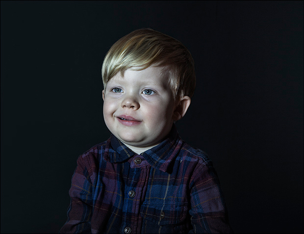 Portraits Show the Vacant Stares of Children Engrossed in TV – Feature Shoot