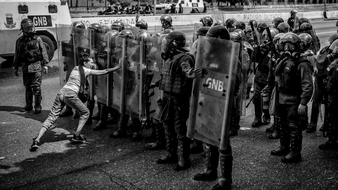 An Unflinching View of Venezuela in Crisis | The New Yorker