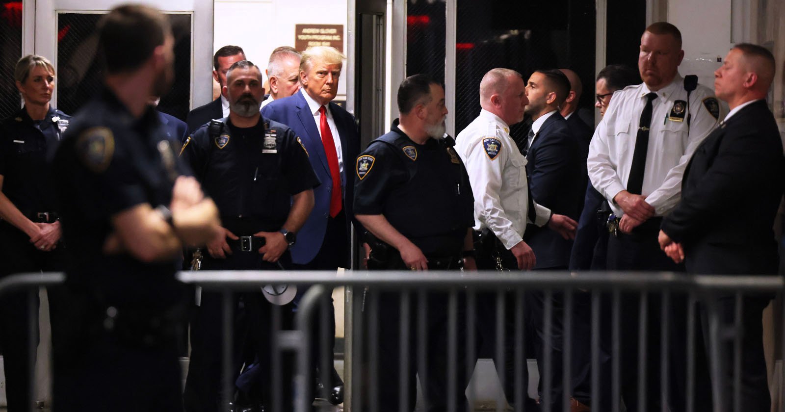 Pulitzer Prize-Winning Photographer Discusses Capturing Iconic Trump Arrest Photo | PetaPixel