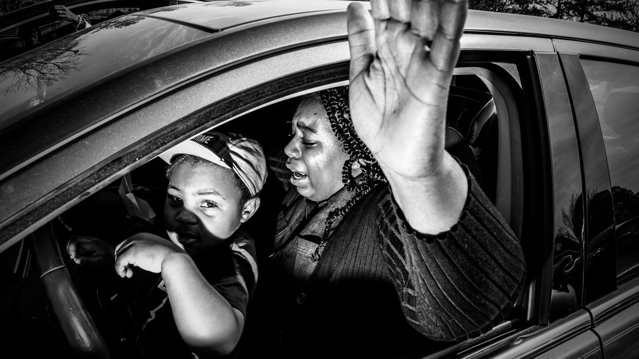 Honk Twice for Hallelujah: What Church Looks Like in the Parking Lot | The New Yorker