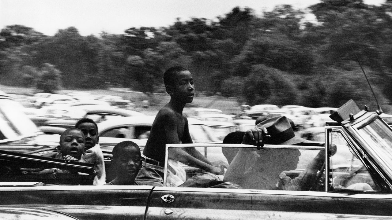 How Robert Frank’s Photographs Helped Define America | The New Yorker
