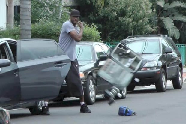 NBA Player Lamar Odom Calmly Destroys Paparazzi’s Gear on the Street