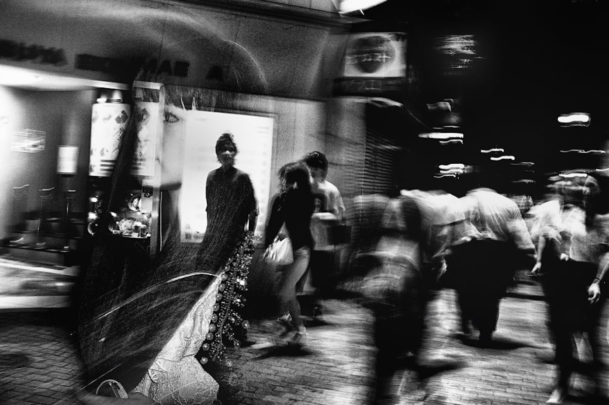 Striking Black & White Photographs Capture the Chaotic Streets of Tokyo