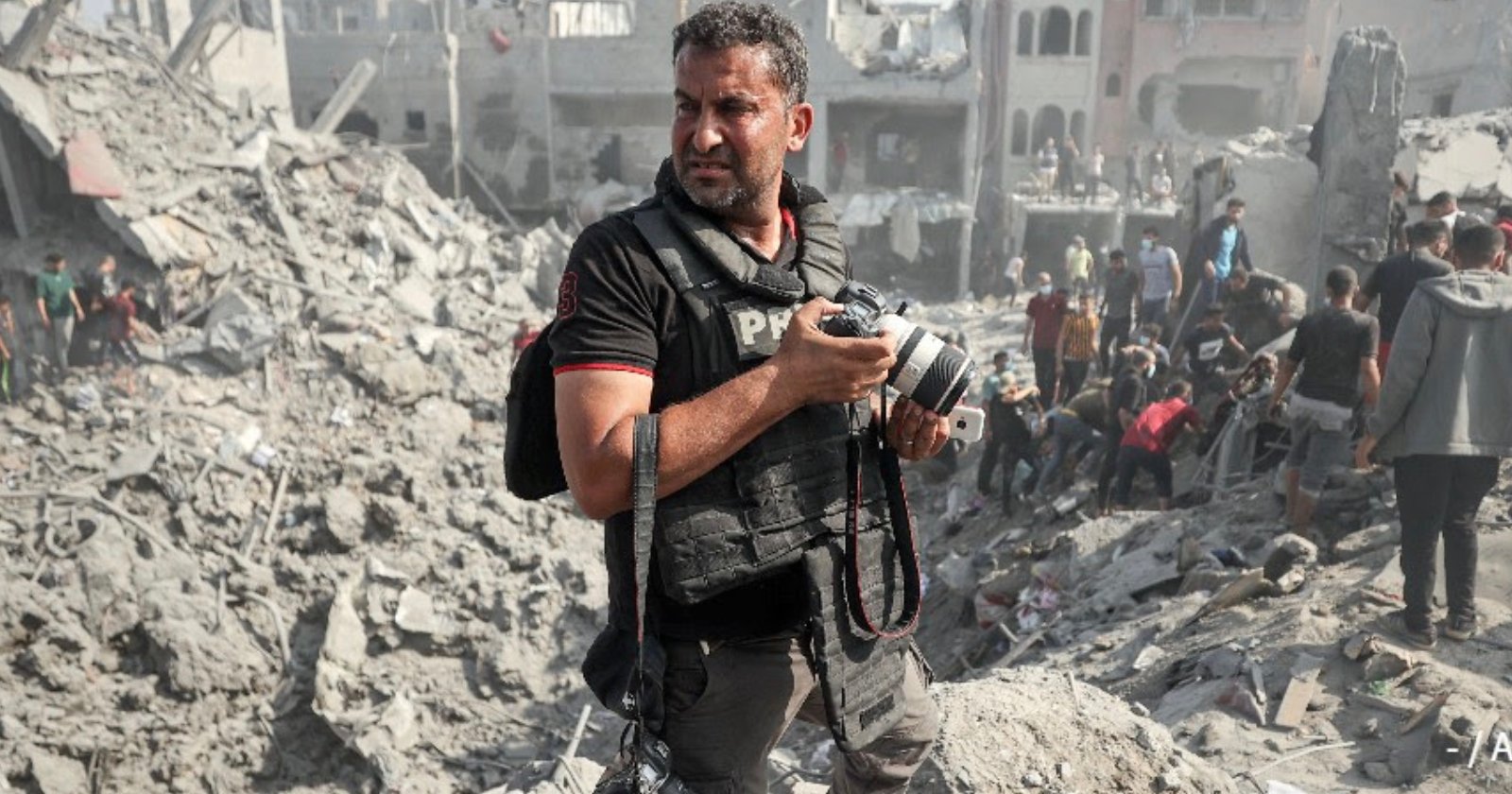 Palestinian Photographer Wins Visa d’Or News Prize for Images of Gaza Conflict | PetaPixel